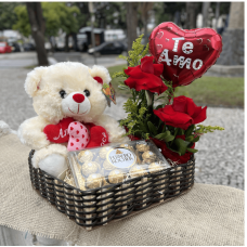 A26- Arranjo 2 Rosas urso Ferrero Balão